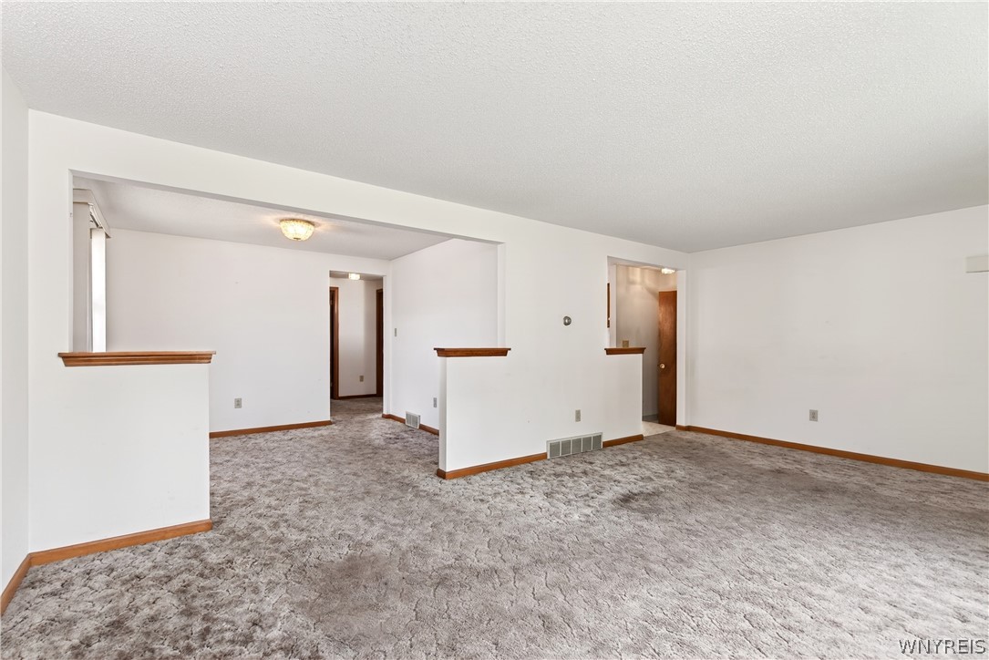144 Hillpine Road Cheektowaga, NY 14227 - Photo 10 of 33
