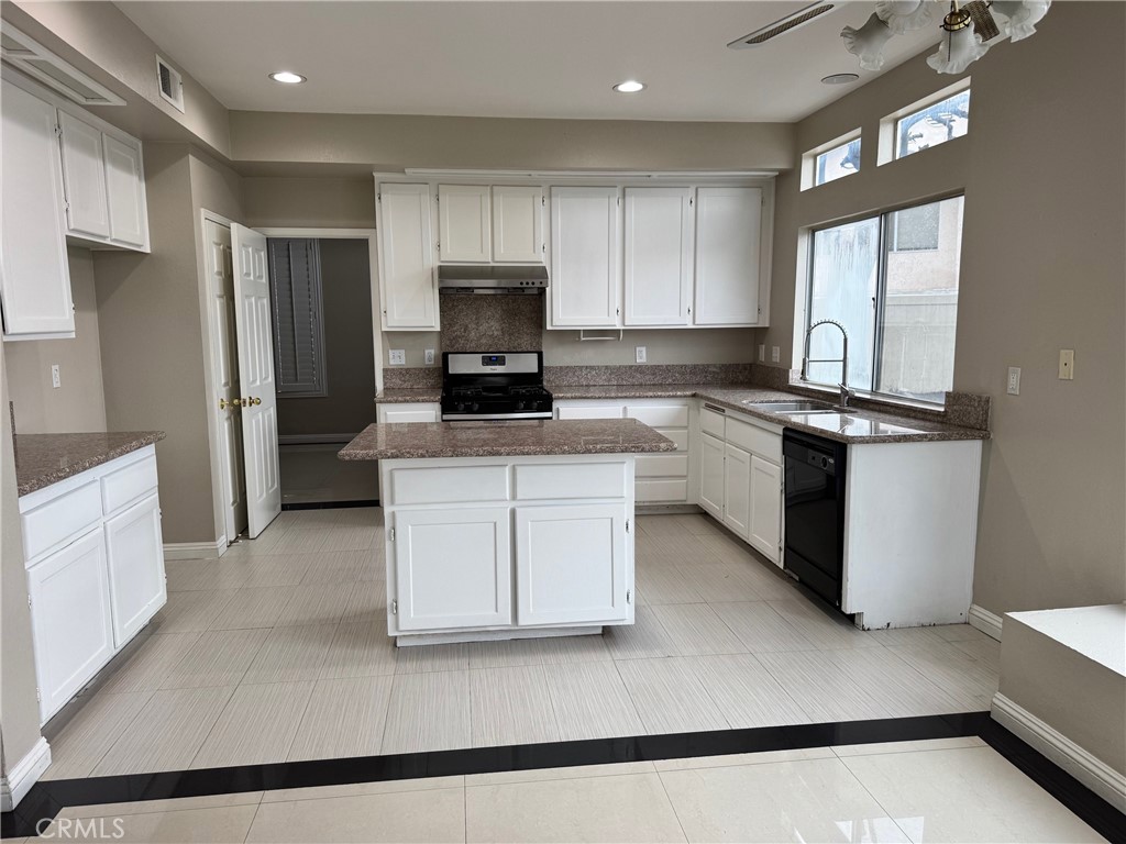 28261 Cornus Court Highland, CA 92346 - Photo 8 of 50