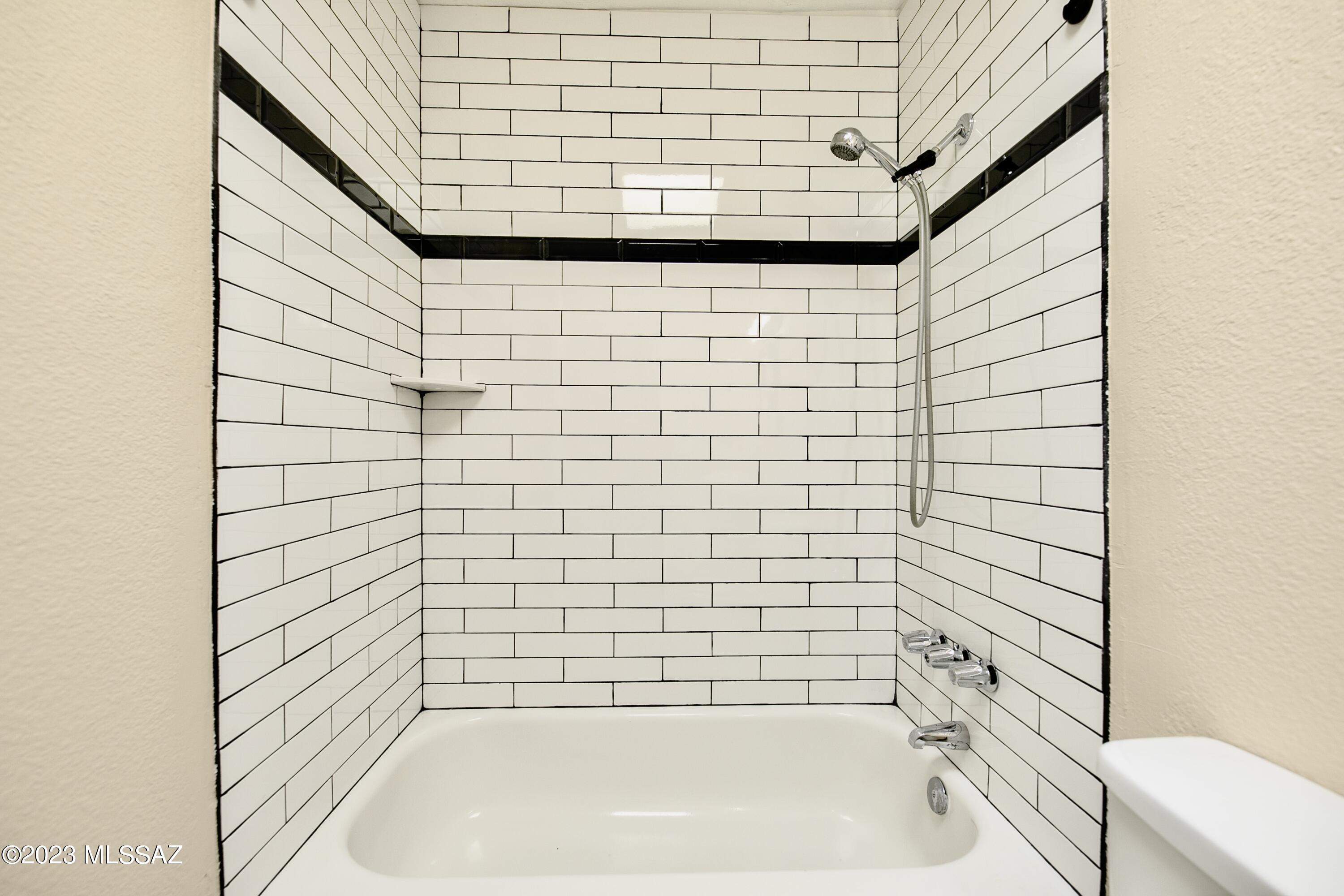 211 West Roger Road, Unit 16 Tucson, AZ 85705 - Photo 9 of 12