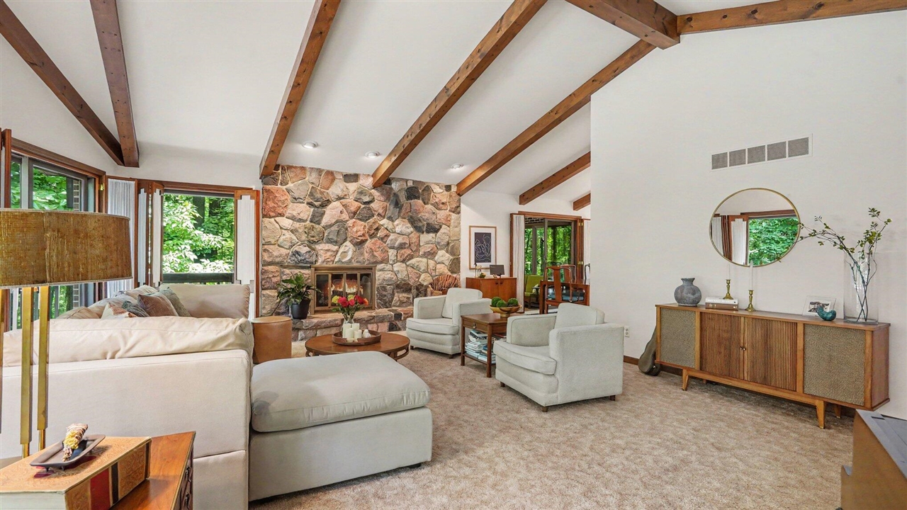 5595 Mountain Road Brighton, MI 48116 - Photo 6 of 61