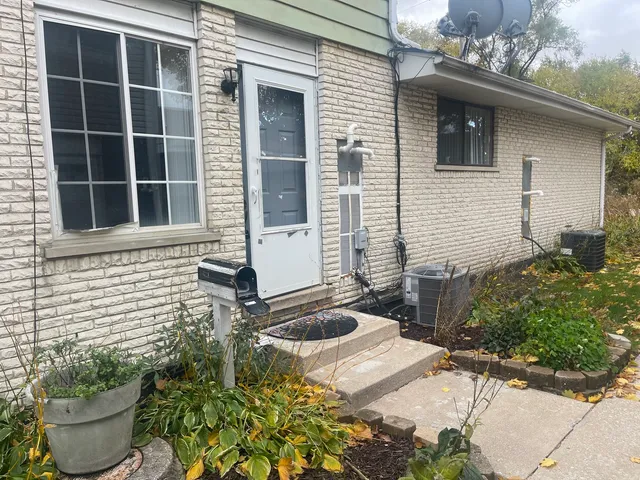 $1,995 | 10445 Austin Avenue, Unit C, Oak Lawn, IL 60453