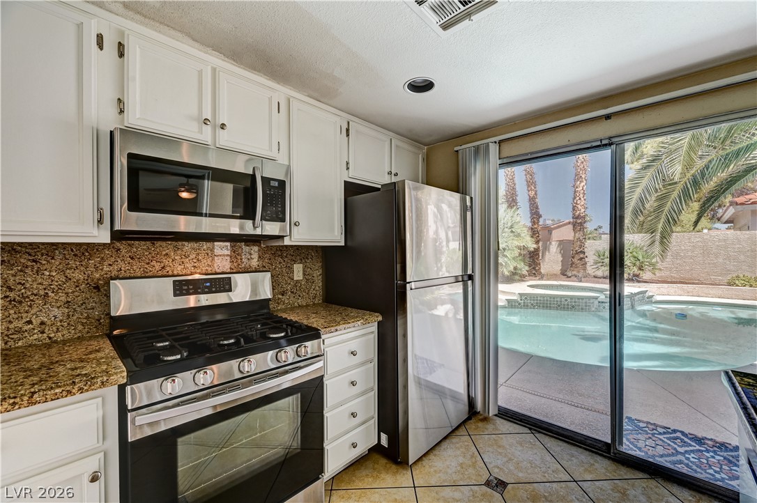 1484 Flintrock Road Henderson, NV 89014 - Photo 22 of 49