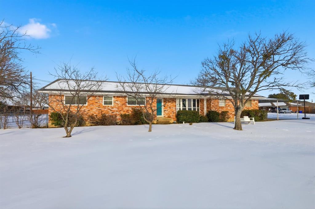 107 North 7th Street Krum, TX 76249 - Photo 5 of 40