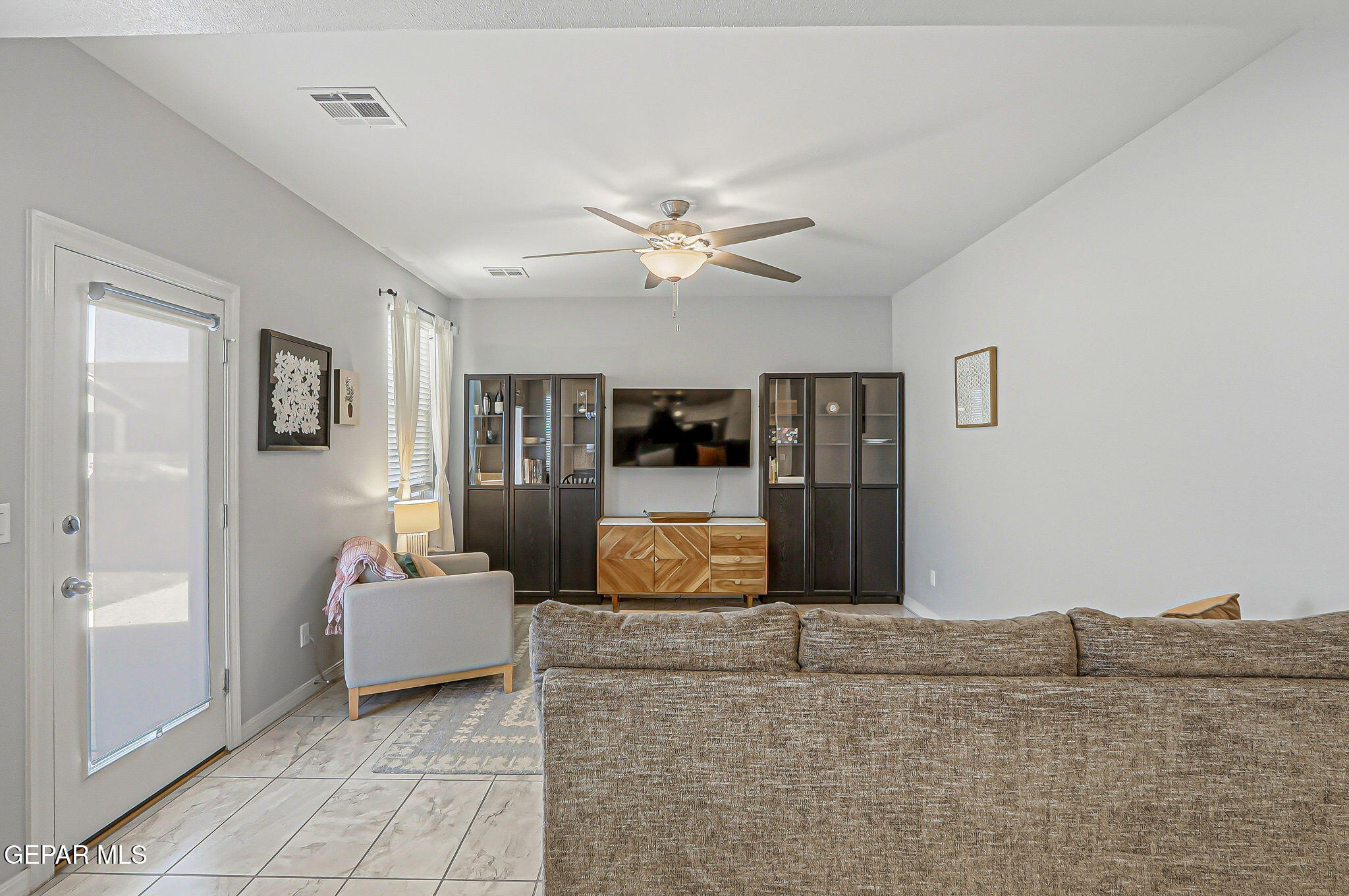 525 Issa Circle El Paso, TX 79932 - Photo 19 of 47 a living room with furniture and flat screen tv