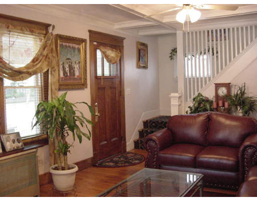 953 Sumner Avenue Springfield, MA 01118 - Photo 4 of 14 a living room with furniture and a potted plant