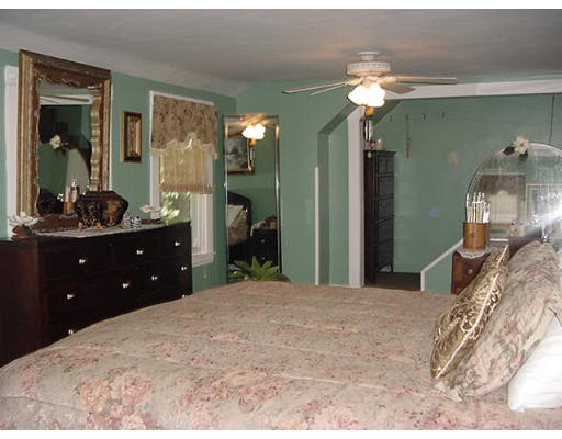 953 Sumner Avenue Springfield, MA 01118 - Photo 8 of 14 a bedroom with a bed and a mirror