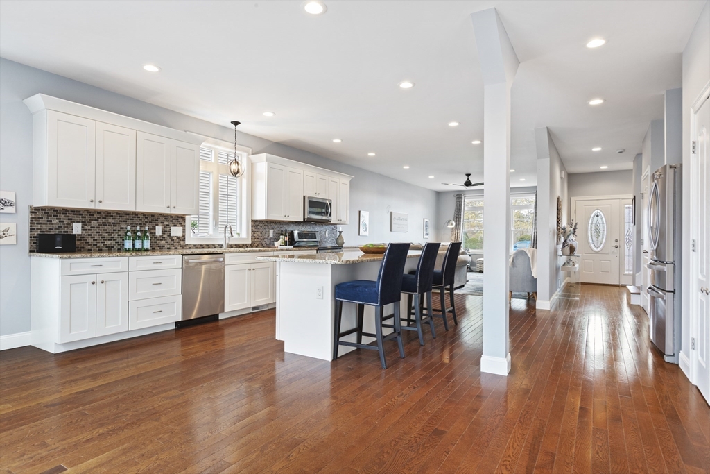 32 Colonial Road Webster, MA 01570 - Photo 6 of 42 Gallery Image 6