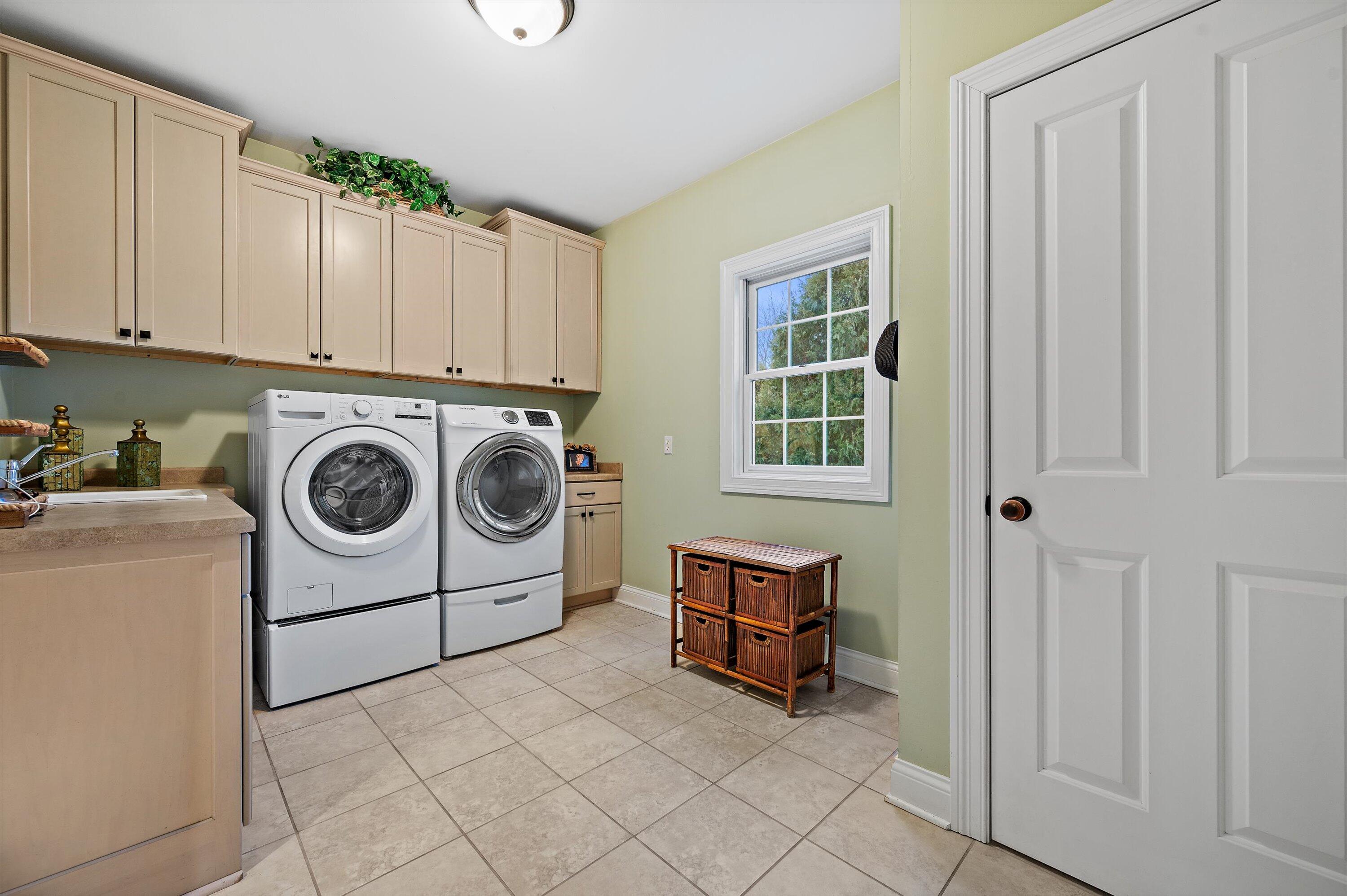 W285N7383 Bark River Road Hartland, WI 53029 - Photo 23 of 66 Laundry Room