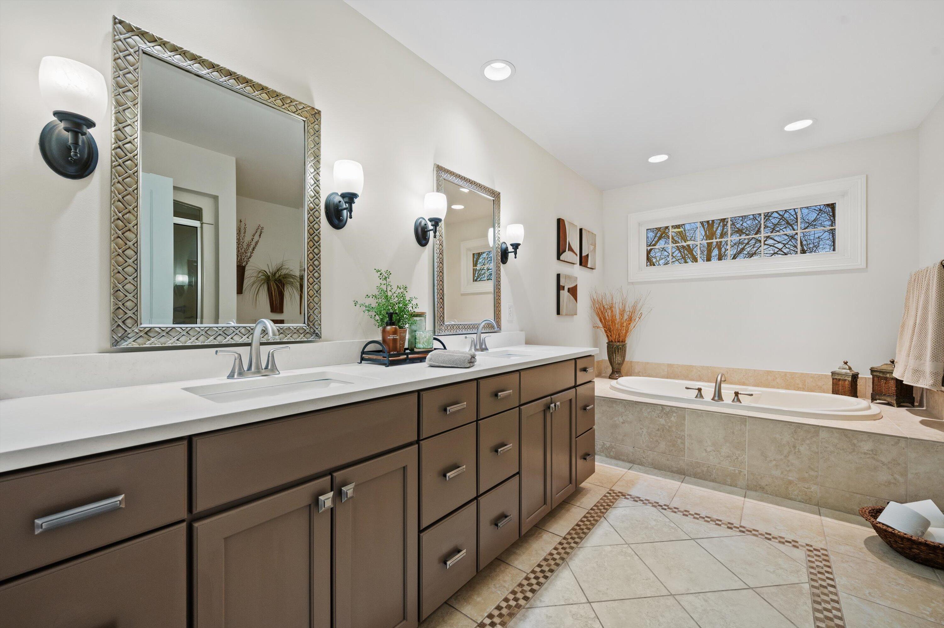 W285N7383 Bark River Road Hartland, WI 53029 - Photo 31 of 66 Primary Bath