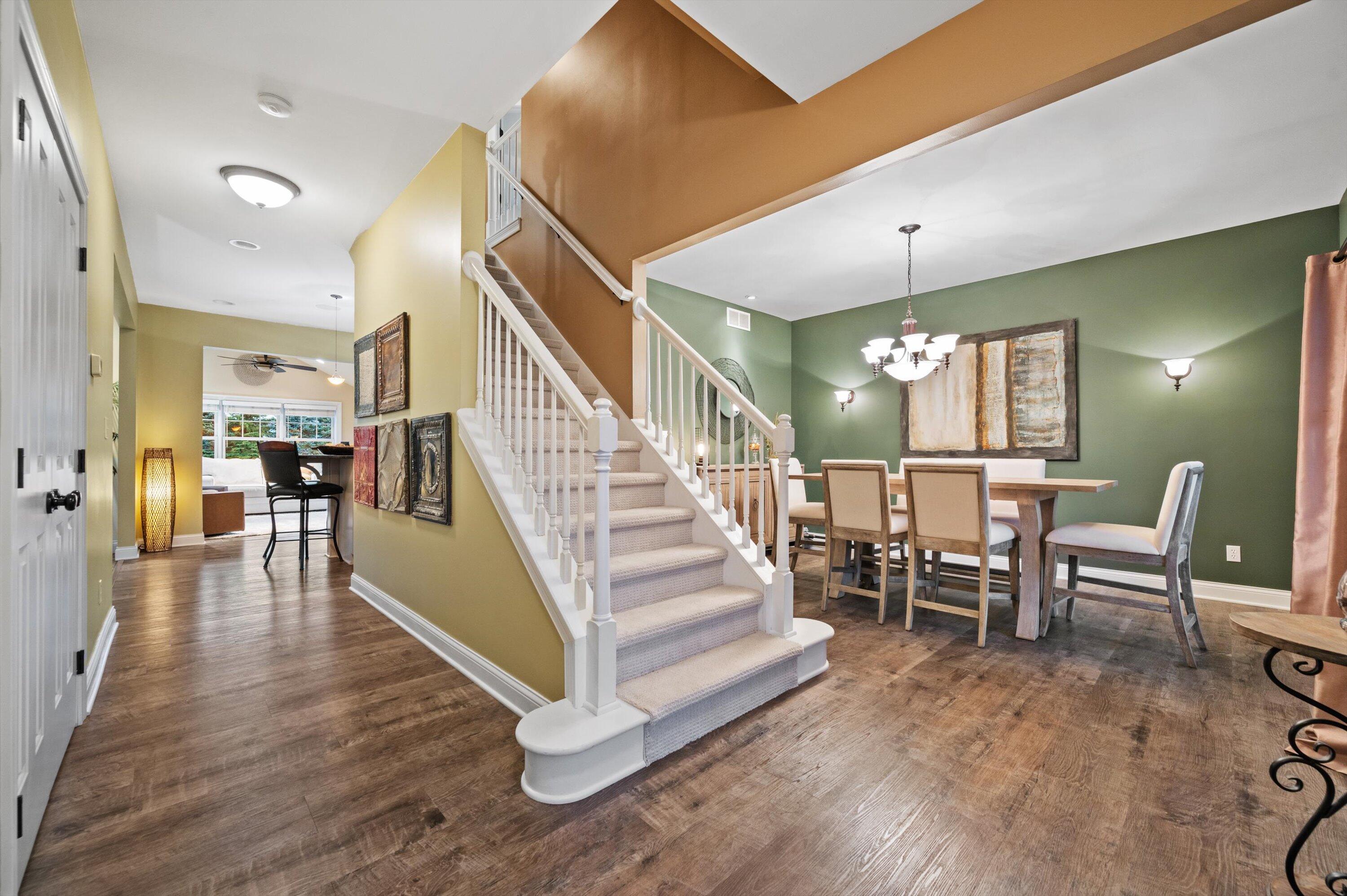 W285N7383 Bark River Road Hartland, WI 53029 - Photo 5 of 66 Foyer