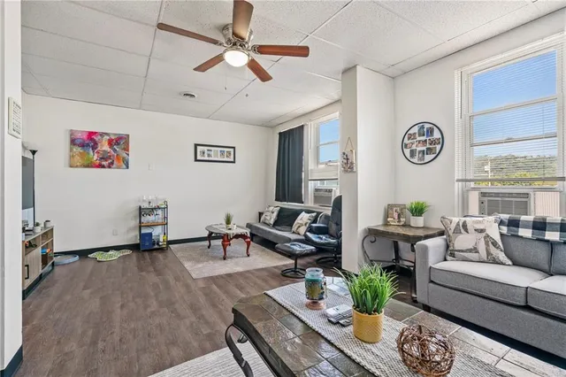 $275,000 | 934 5th Avenue, Coraopolis, PA 15108