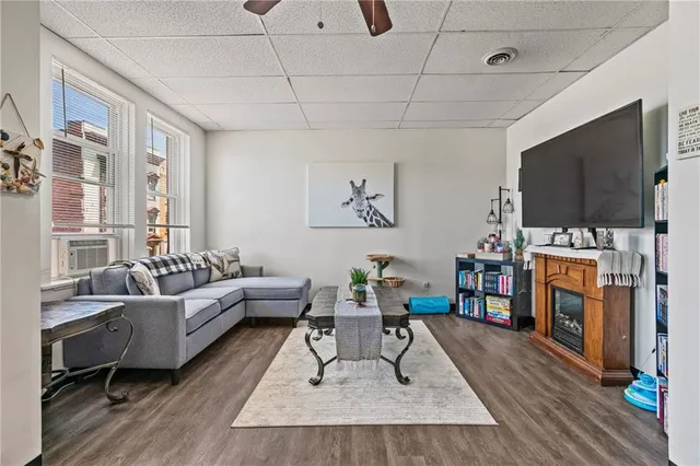 $275,000 | 934 5th Avenue, Coraopolis, PA 15108