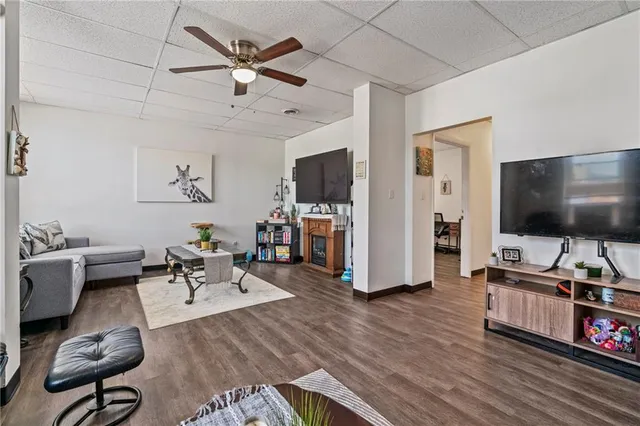 $275,000 | 934 5th Avenue, Coraopolis, PA 15108