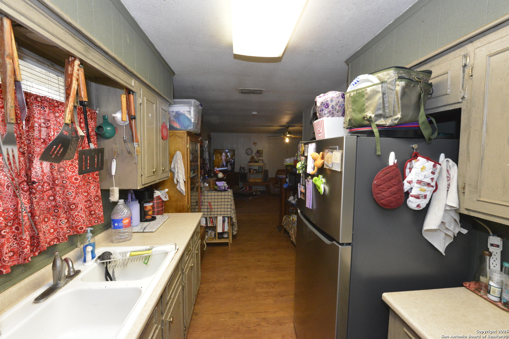 207 Hackberry Street Bandera, TX 78003 - Photo 11 of 27