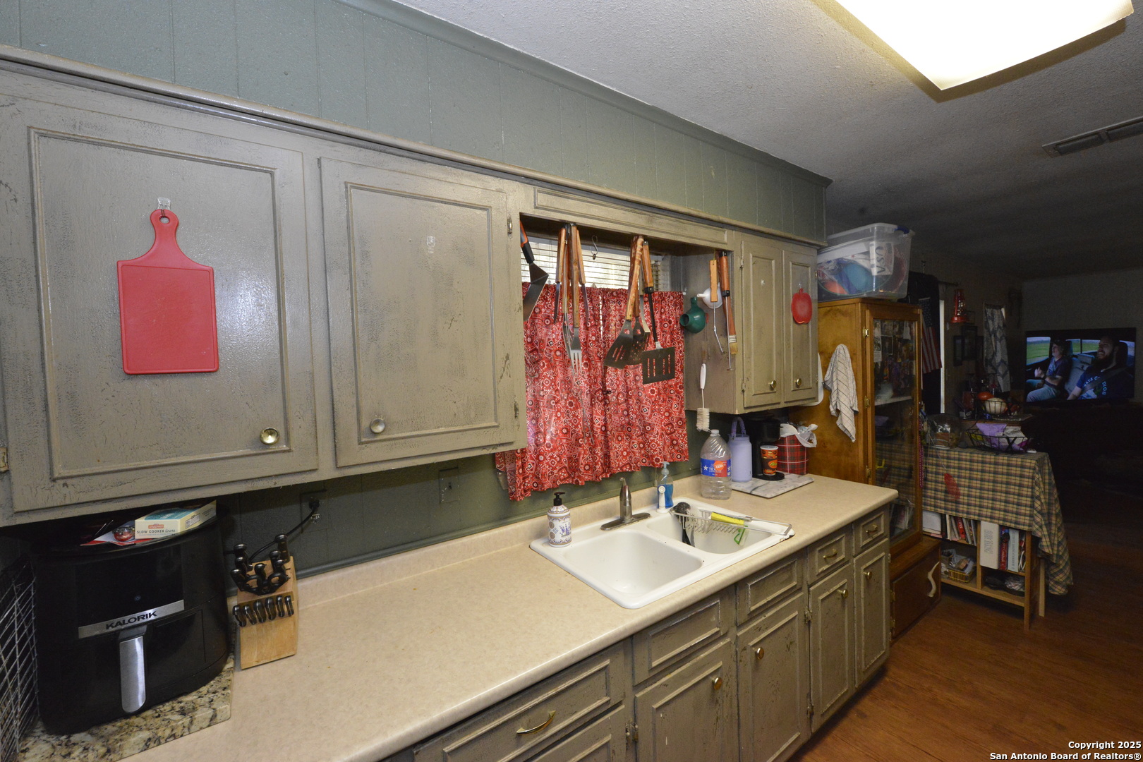 207 Hackberry Street Bandera, TX 78003 - Photo 10 of 27