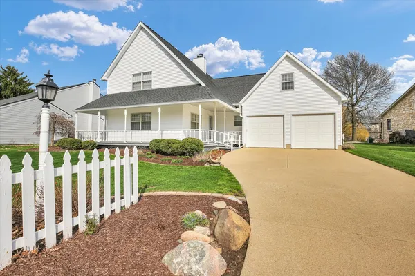 $519,900 | 2504 Lakewood Drive, Champaign, IL 61822