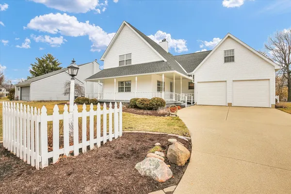 $519,900 | 2504 Lakewood Drive, Champaign, IL 61822