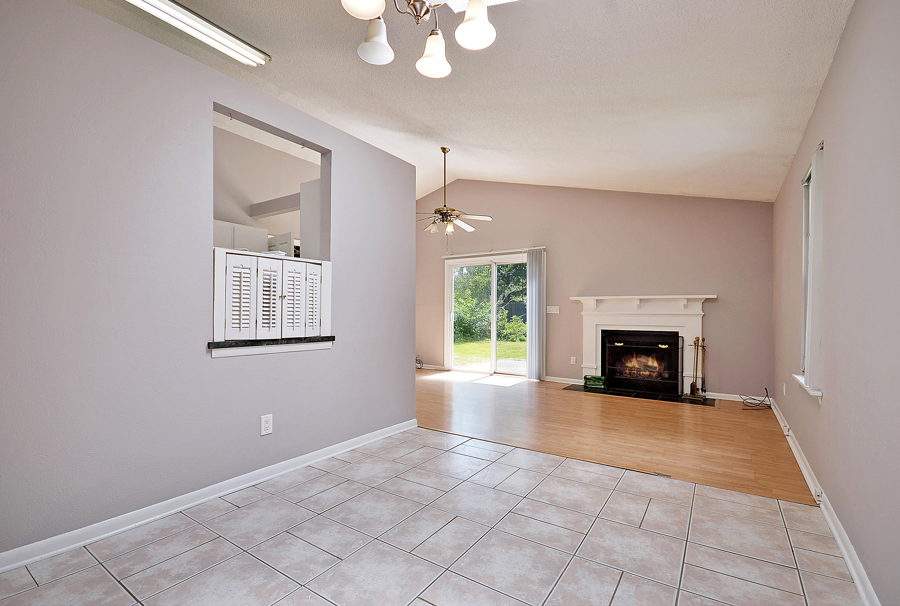 118 Lancashire Road Summerville, SC 29486 - Photo 5 of 29 DSC_0125_DSC_0128 copy
