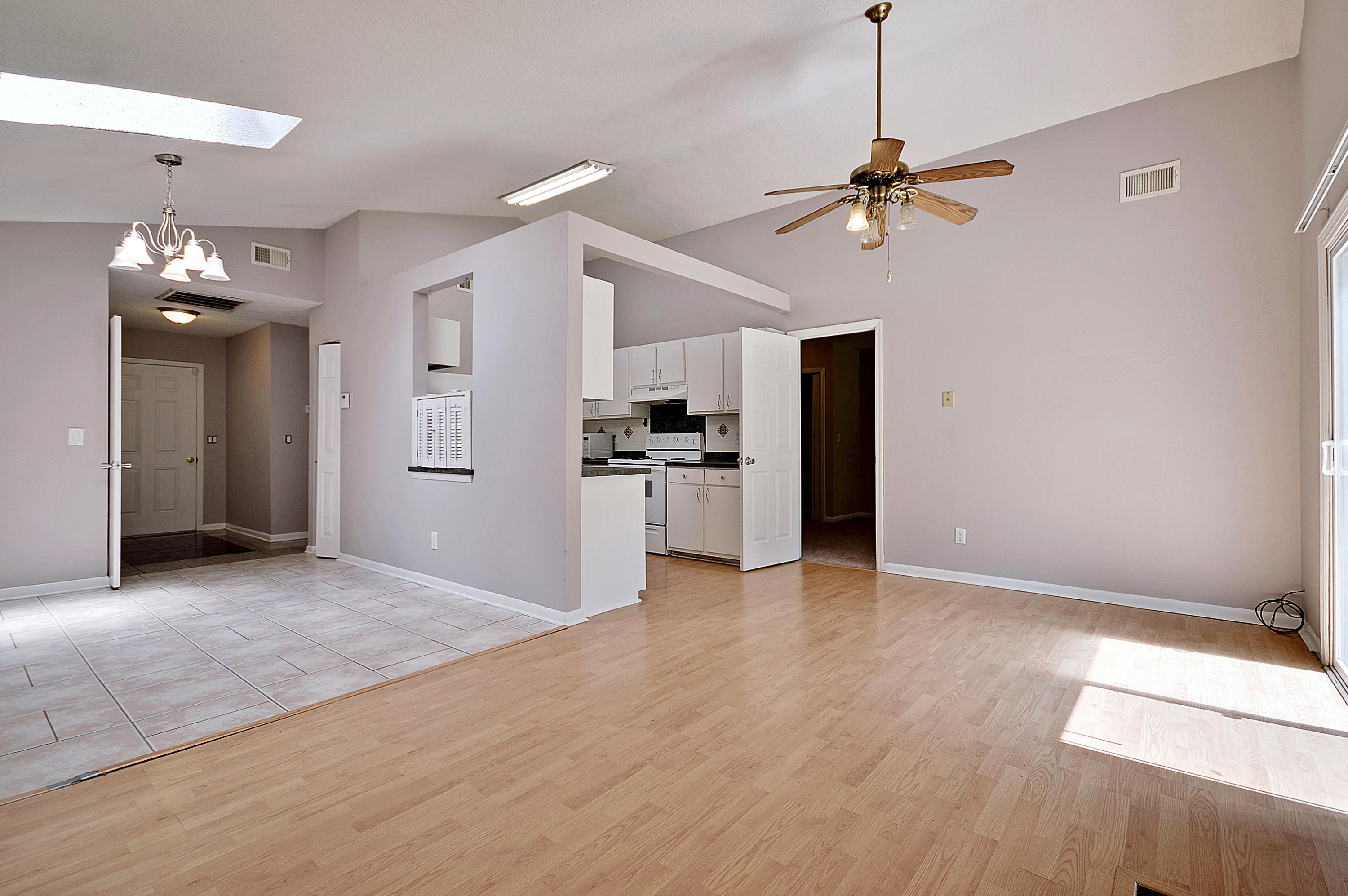 118 Lancashire Road Summerville, SC 29486 - Photo 6 of 29 DSC_0110_DSC_0114 copy