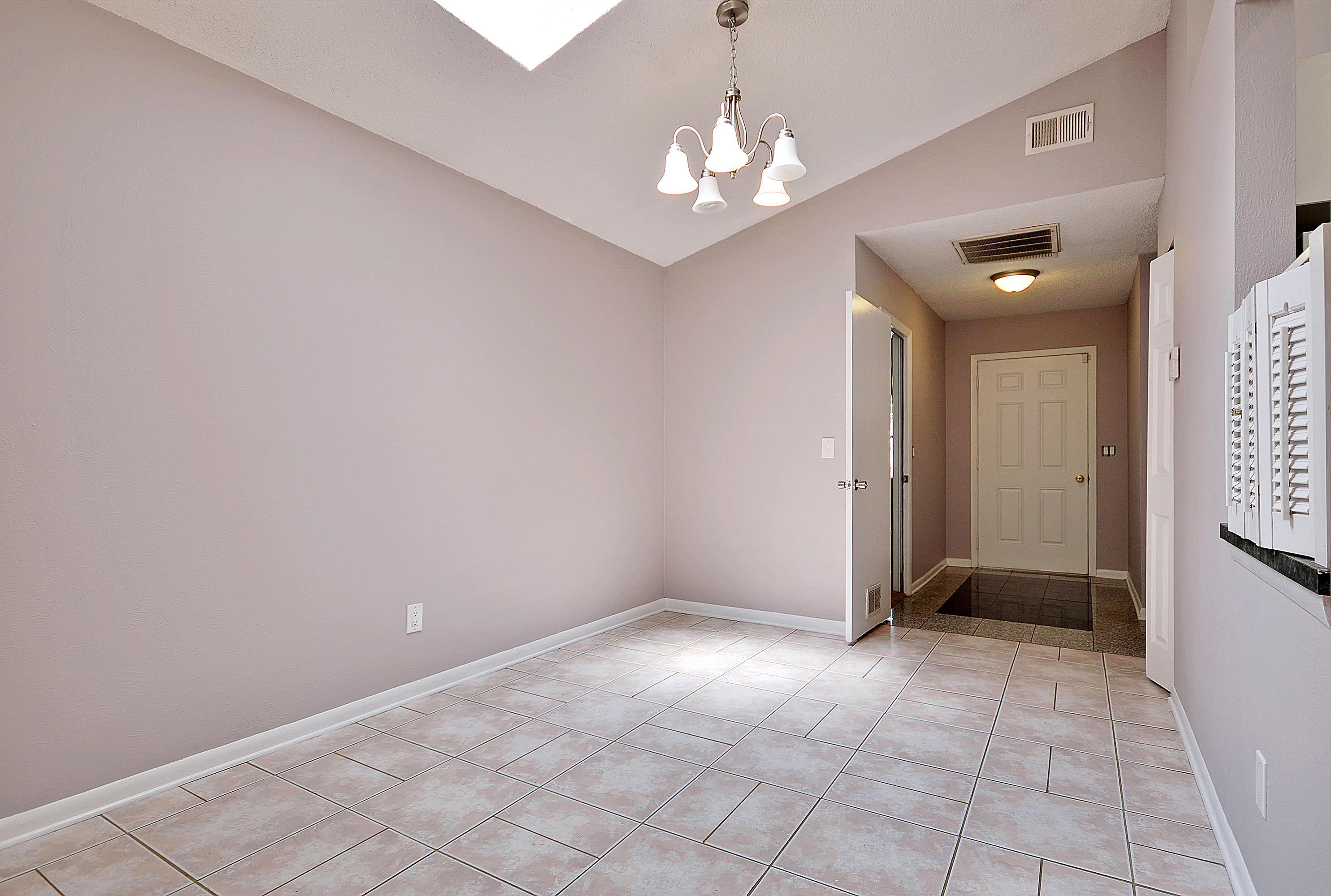 118 Lancashire Road Summerville, SC 29486 - Photo 9 of 29 DSC_0117_DSC_0121 copy