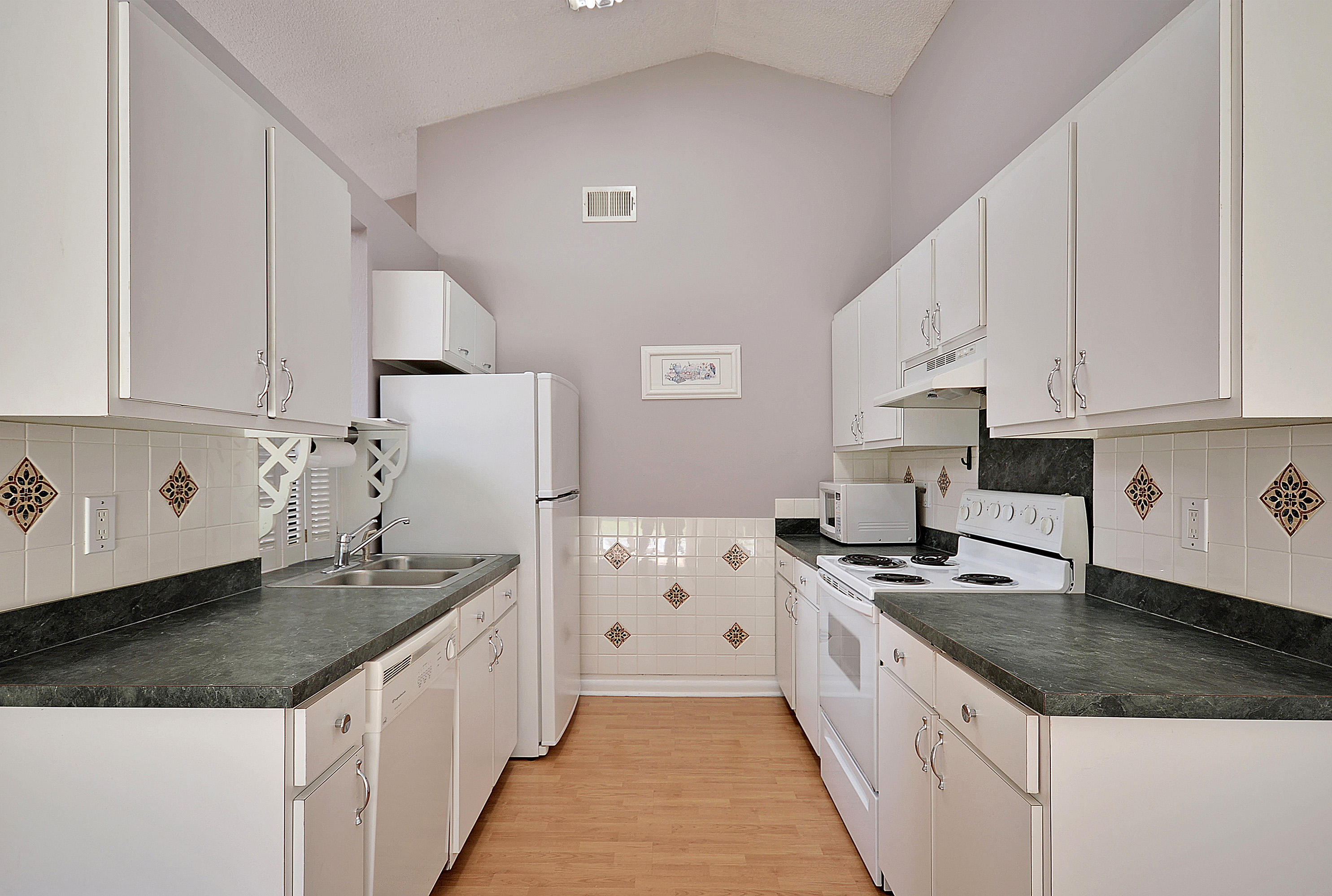 118 Lancashire Road Summerville, SC 29486 - Photo 10 of 29 DSC_0131_DSC_0135 copy