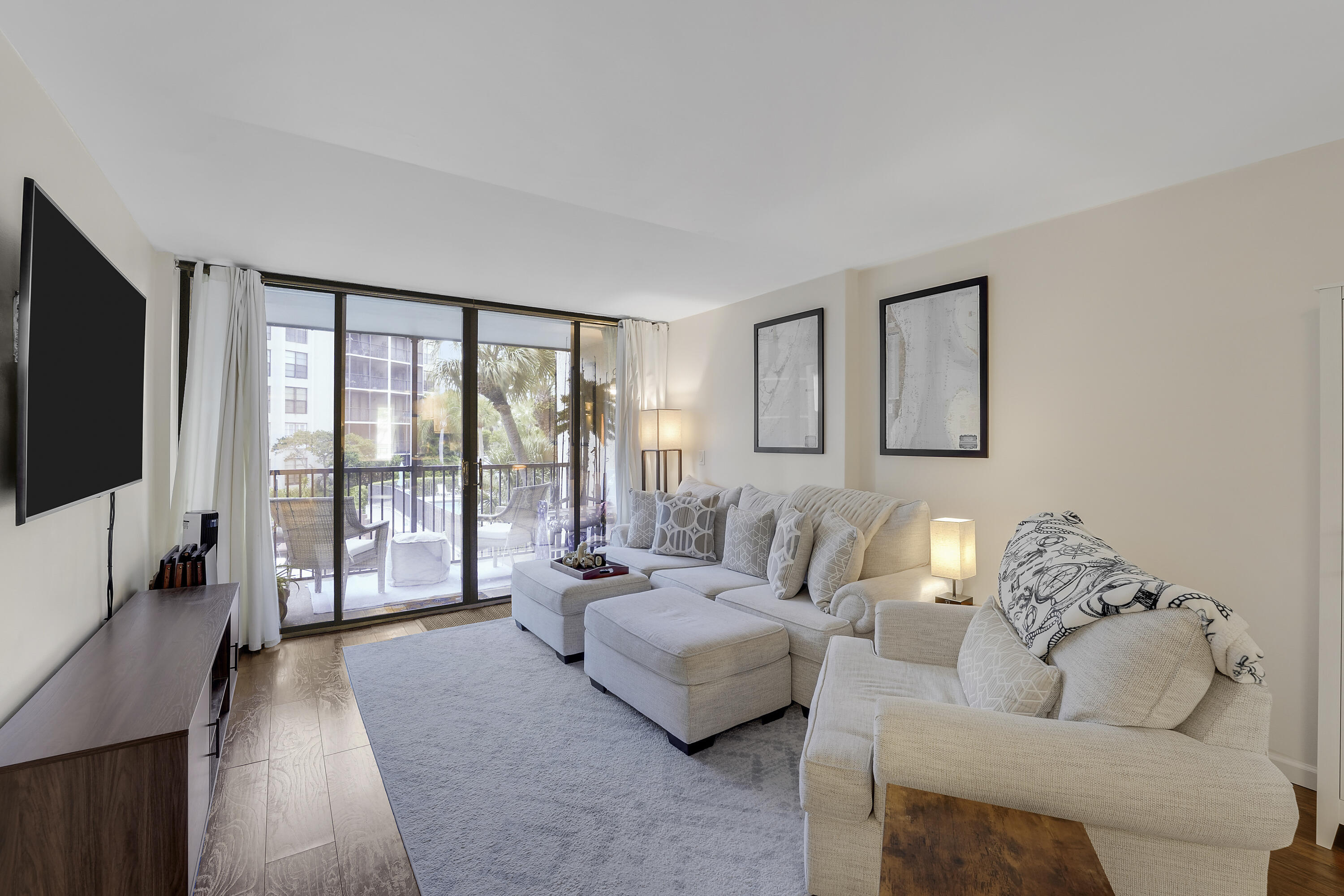 20 Royal Palm Way, Unit 204 Boca Raton, FL 33432 - Photo 12 of 29 Living Room