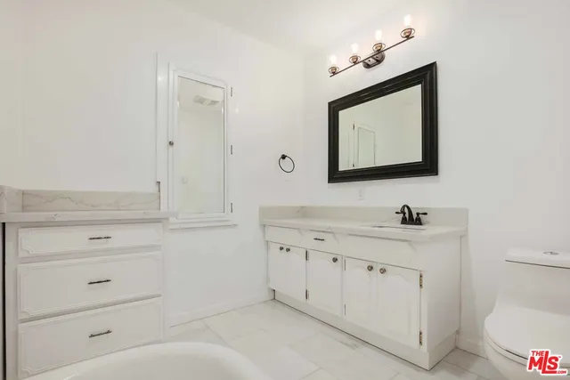 $5,000 | 1851 West 81st Street, Los Angeles, CA 90047