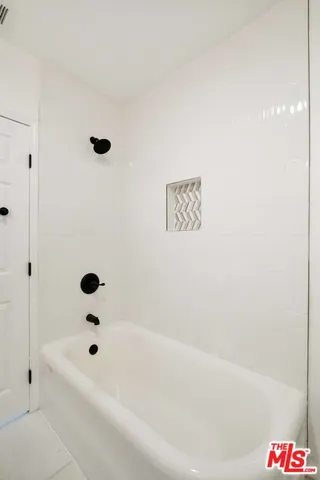 $5,000 | 1851 West 81st Street, Los Angeles, CA 90047