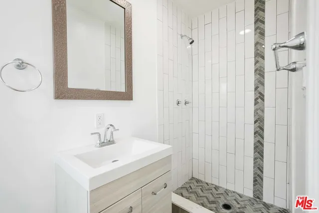 $5,000 | 1851 West 81st Street, Los Angeles, CA 90047