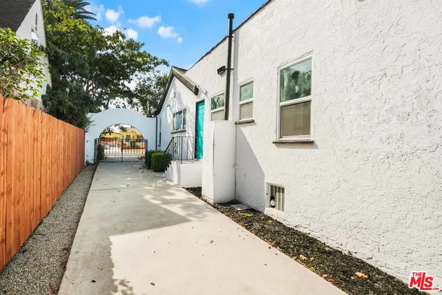 $5,000 | 1851 West 81st Street, Los Angeles, CA 90047