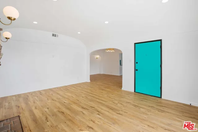 $5,000 | 1851 West 81st Street, Los Angeles, CA 90047