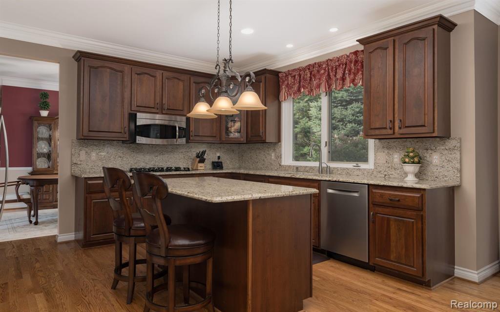 1619 Springview Court Rochester, MI 48307 - Photo 11 of 62