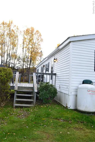a front view of house with backyard