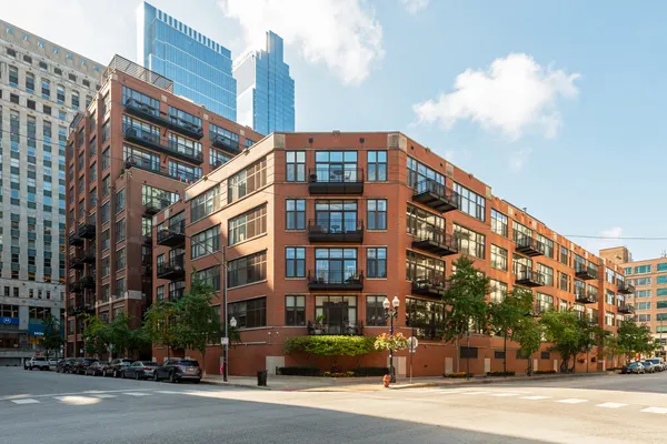 $750,000 | 333 West Hubbard Street, Unit 801, Chicago, IL 60654