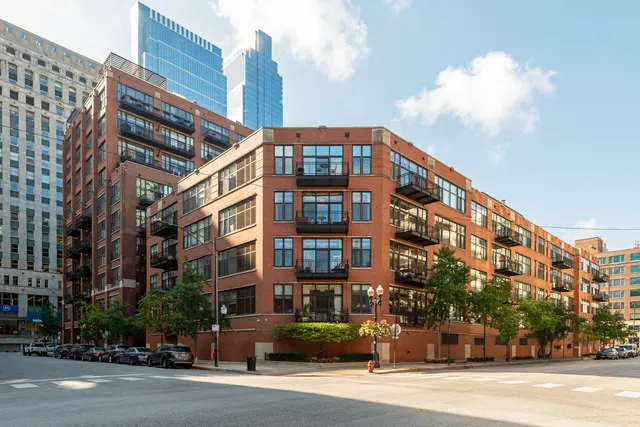 $750,000 | 333 West Hubbard Street, Unit 801, Chicago, IL 60654