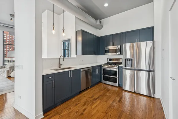 $750,000 | 333 West Hubbard Street, Unit 801, Chicago, IL 60654