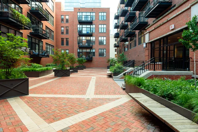 $750,000 | 333 West Hubbard Street, Unit 801, Chicago, IL 60654