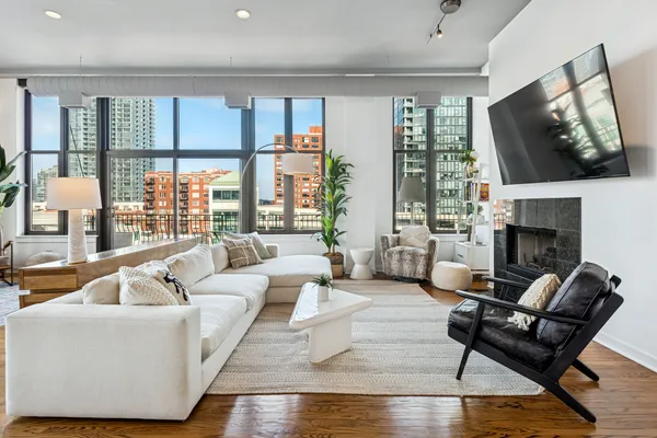 $750,000 | 333 West Hubbard Street, Unit 801, Chicago, IL 60654