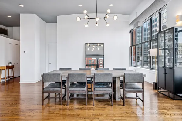 $750,000 | 333 West Hubbard Street, Unit 801, Chicago, IL 60654