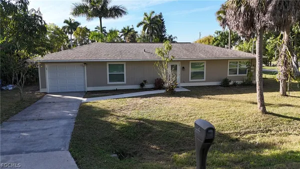 $1,825 | 4474 East Riverside Drive, Fort Myers, FL 33905