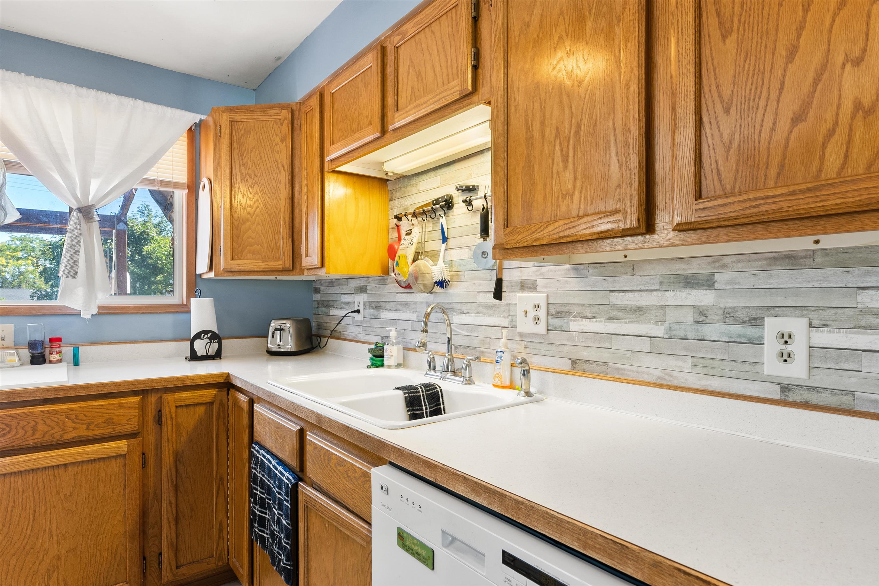 1223 South Wilbur Road Spokane Valley, WA 99206 - Photo 6 of 35