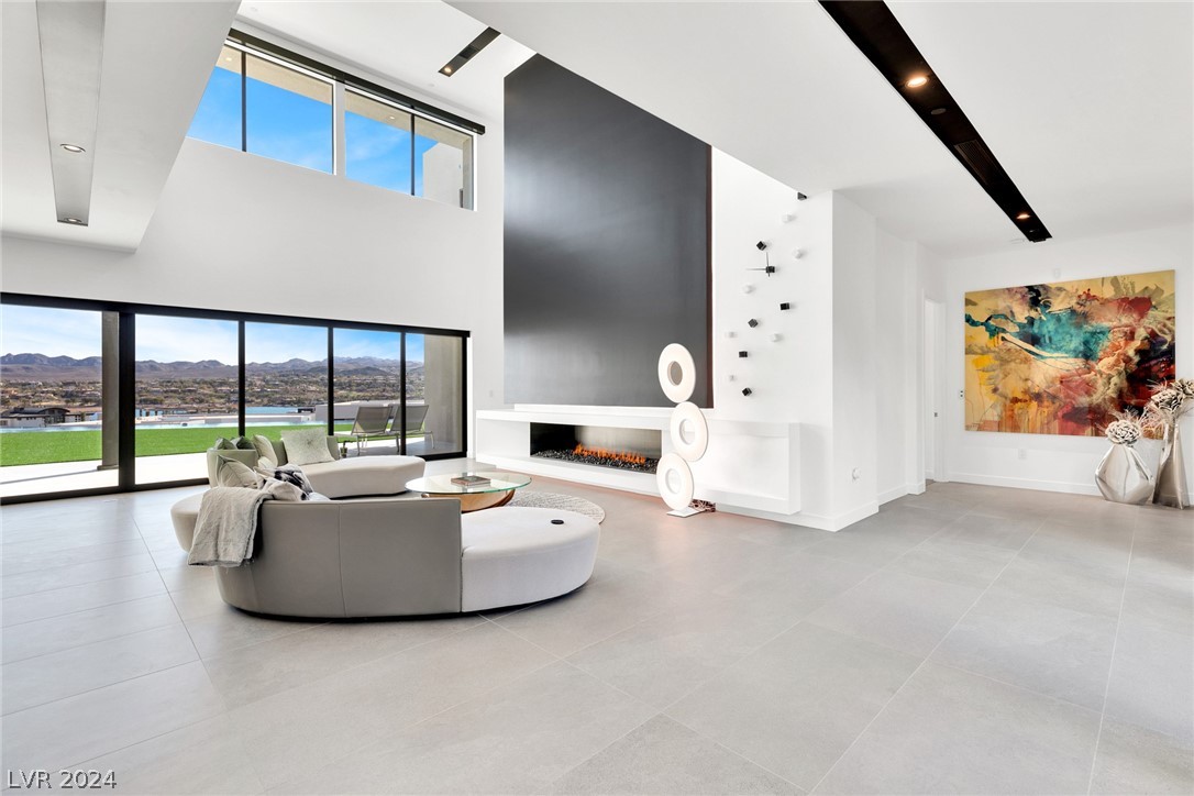 49 Falling Ridge Lane Henderson, NV 89011 - Photo 8 of 46 Gallery Image 8
