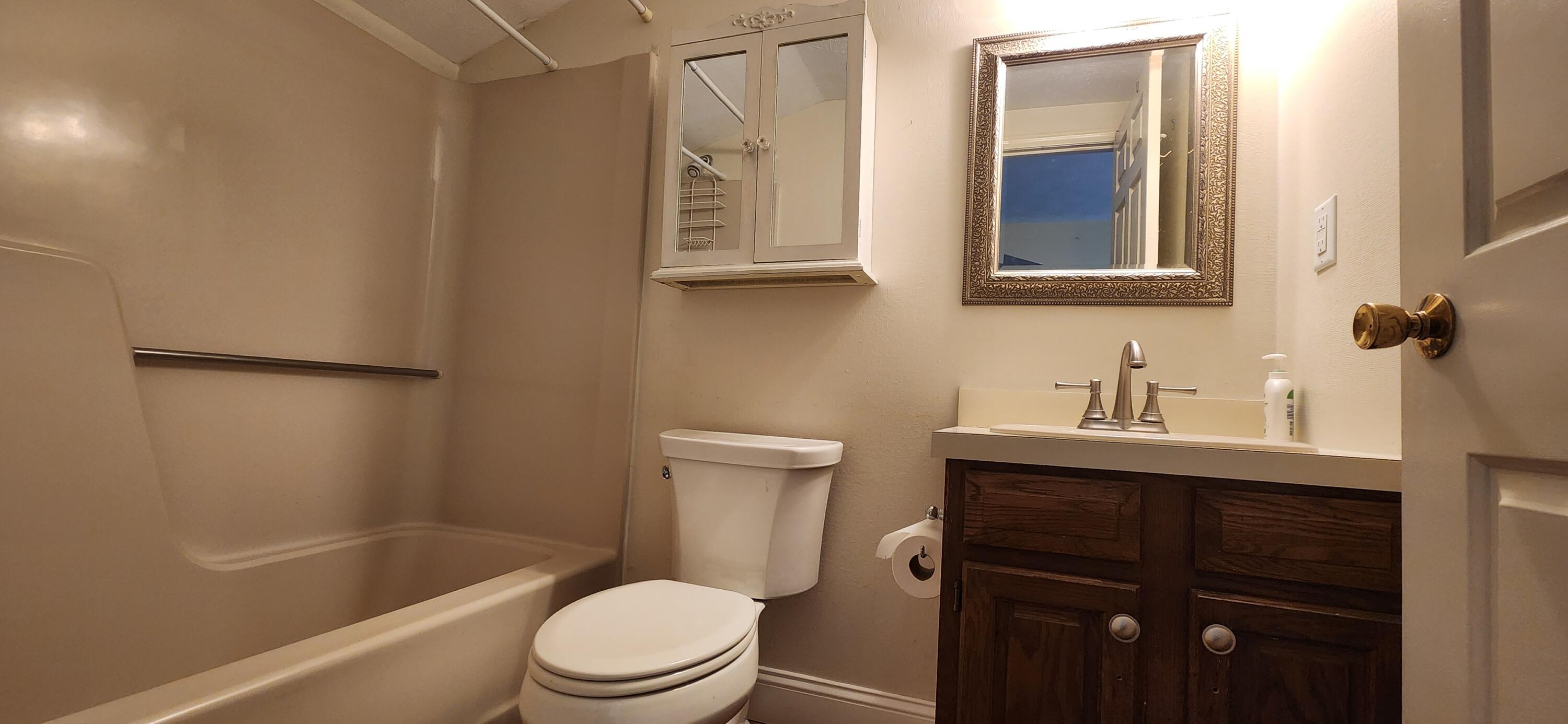 718 Main Street, Unit A3 Ogunquit, ME 03907 - Photo 14 of 16 2nd level bath