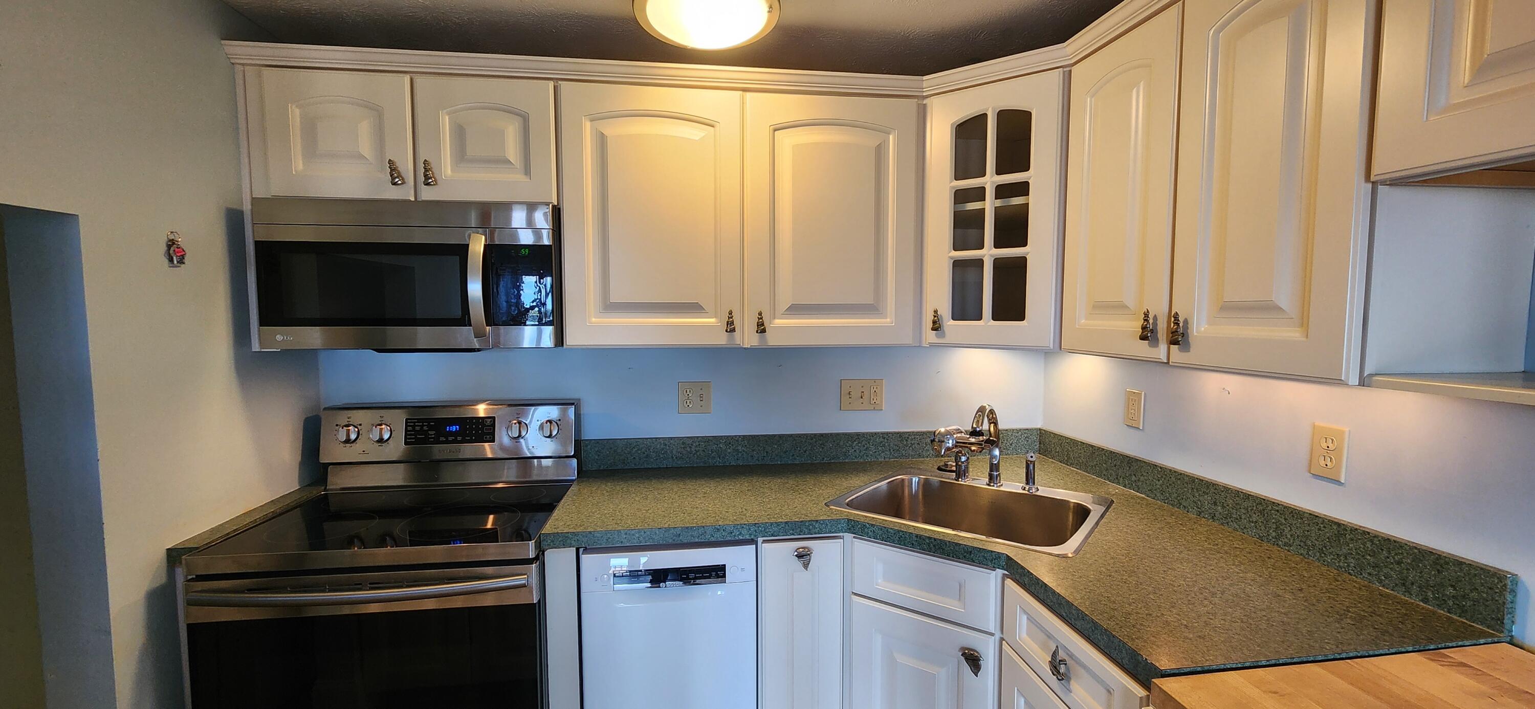 718 Main Street, Unit A3 Ogunquit, ME 03907 - Photo 8 of 16 kitchen
