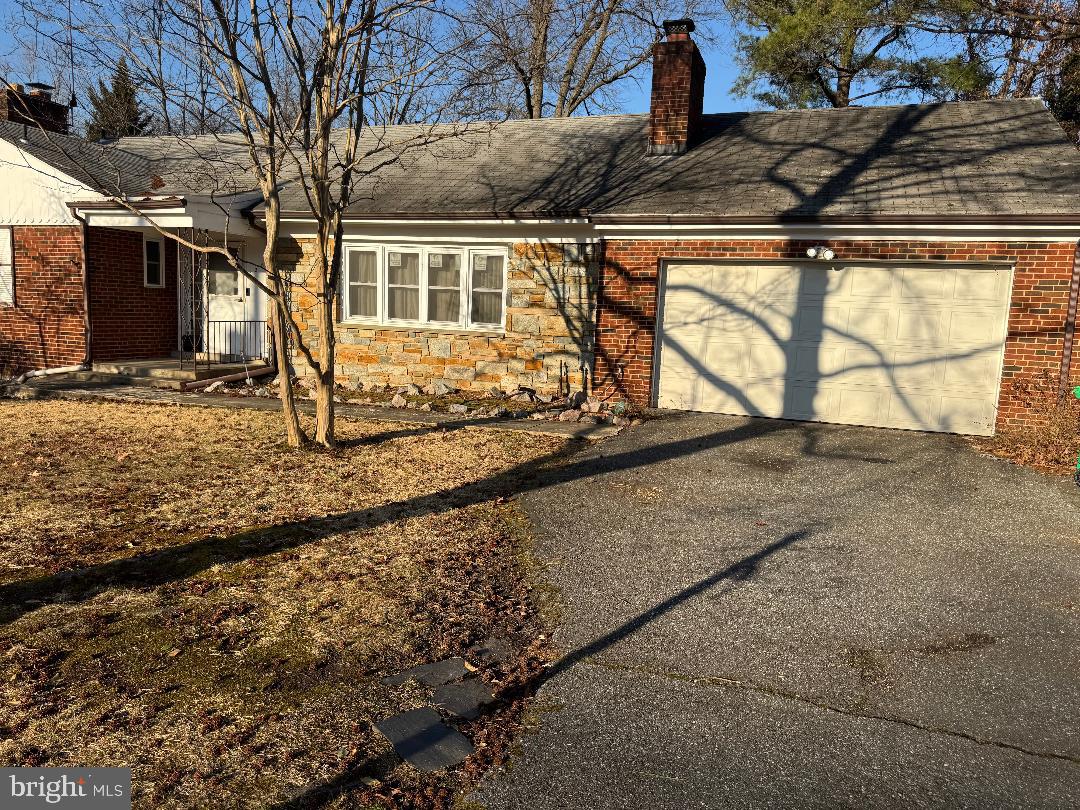 7208 Kempton Road Lanham, MD 20706 - Photo 4 of 7 Driveway