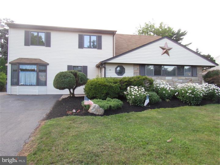 47 Hydrangea Road Levittown, PA 19056 - Photo 1 of 25 Gallery Image 1