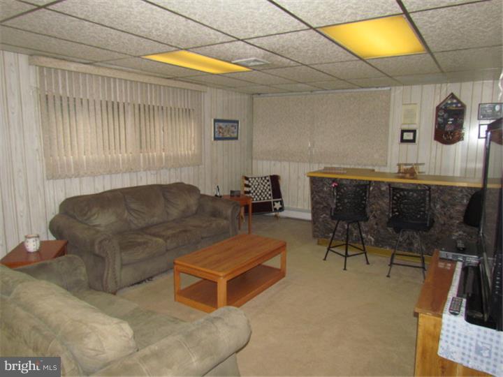 47 Hydrangea Road Levittown, PA 19056 - Photo 11 of 25 Family Room