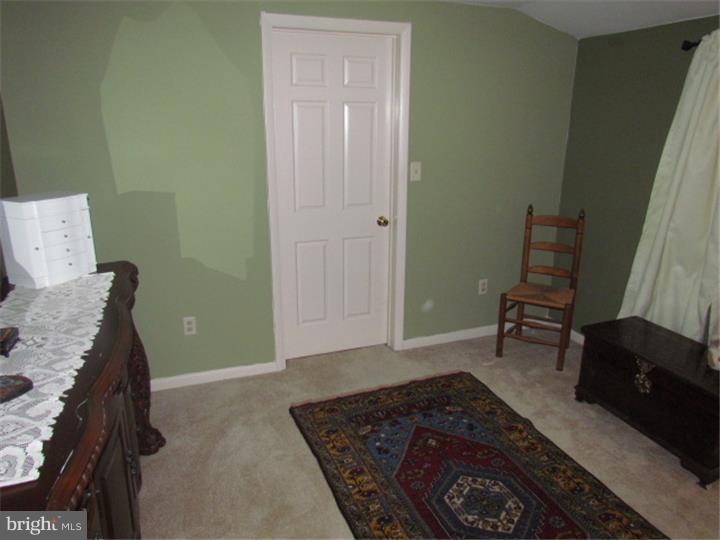 47 Hydrangea Road Levittown, PA 19056 - Photo 18 of 25 Gallery Image 18
