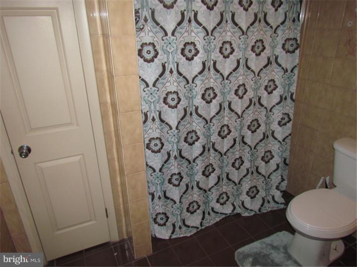 47 Hydrangea Road Levittown, PA 19056 - Photo 21 of 25 Master Bathroom