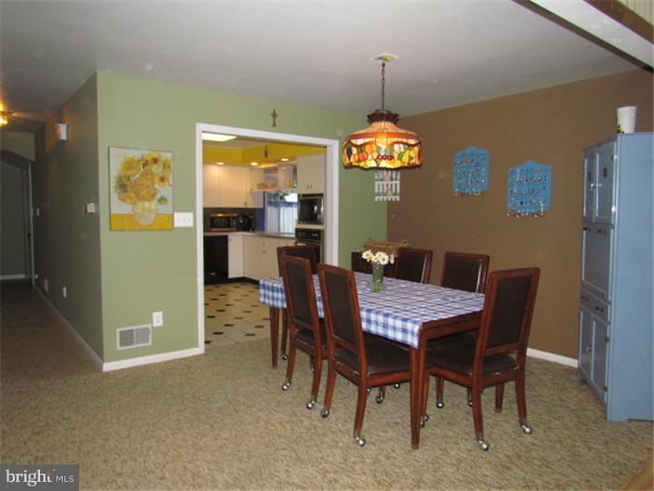 47 Hydrangea Road Levittown, PA 19056 - Photo 6 of 25 Gallery Image 6